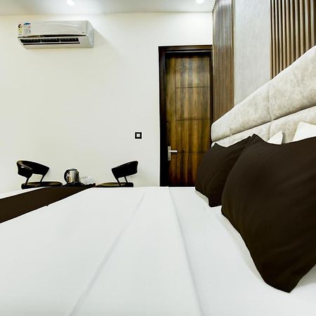 Hotel O Platinum Zirakpur Dış mekan fotoğraf